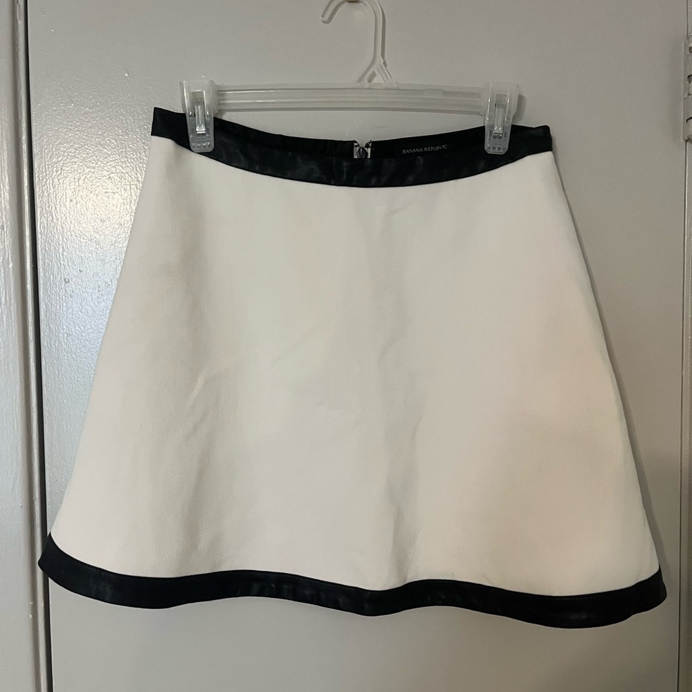 Banana Republic Off-White A-Line Mini Skirt with Black Faux Leather Trim